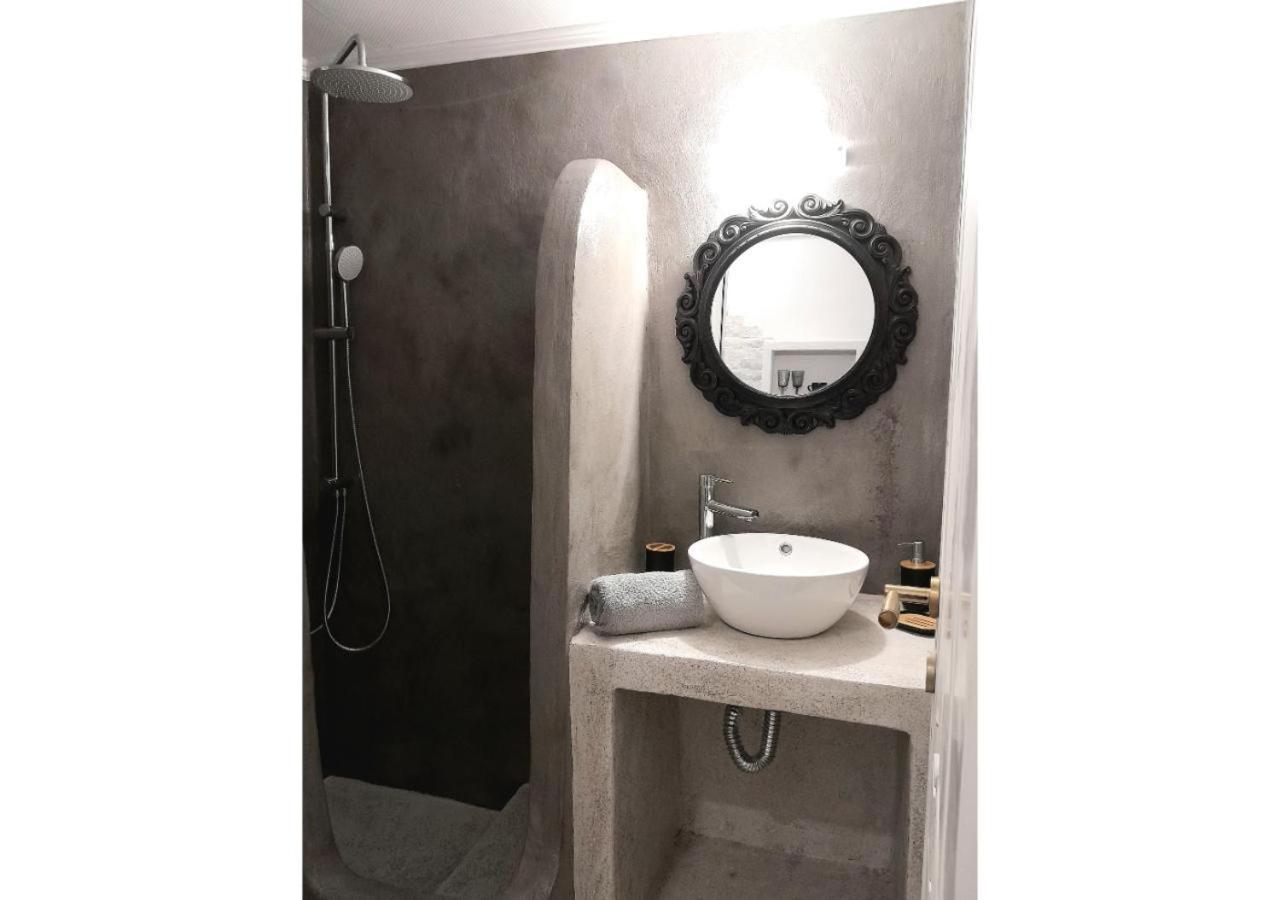 Overhill Apartments Adamas Екстер'єр фото