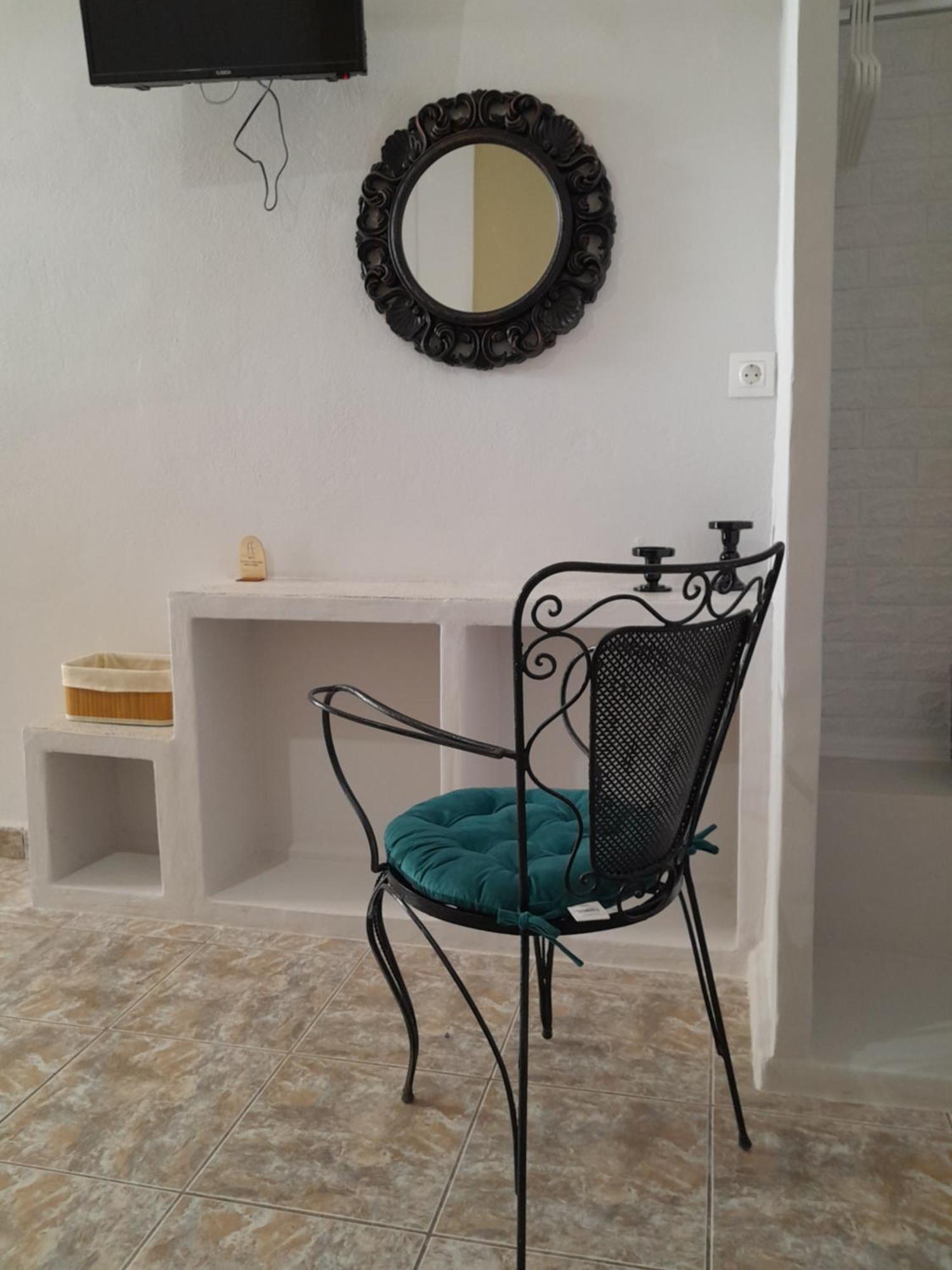 Overhill Apartments Adamas Екстер'єр фото