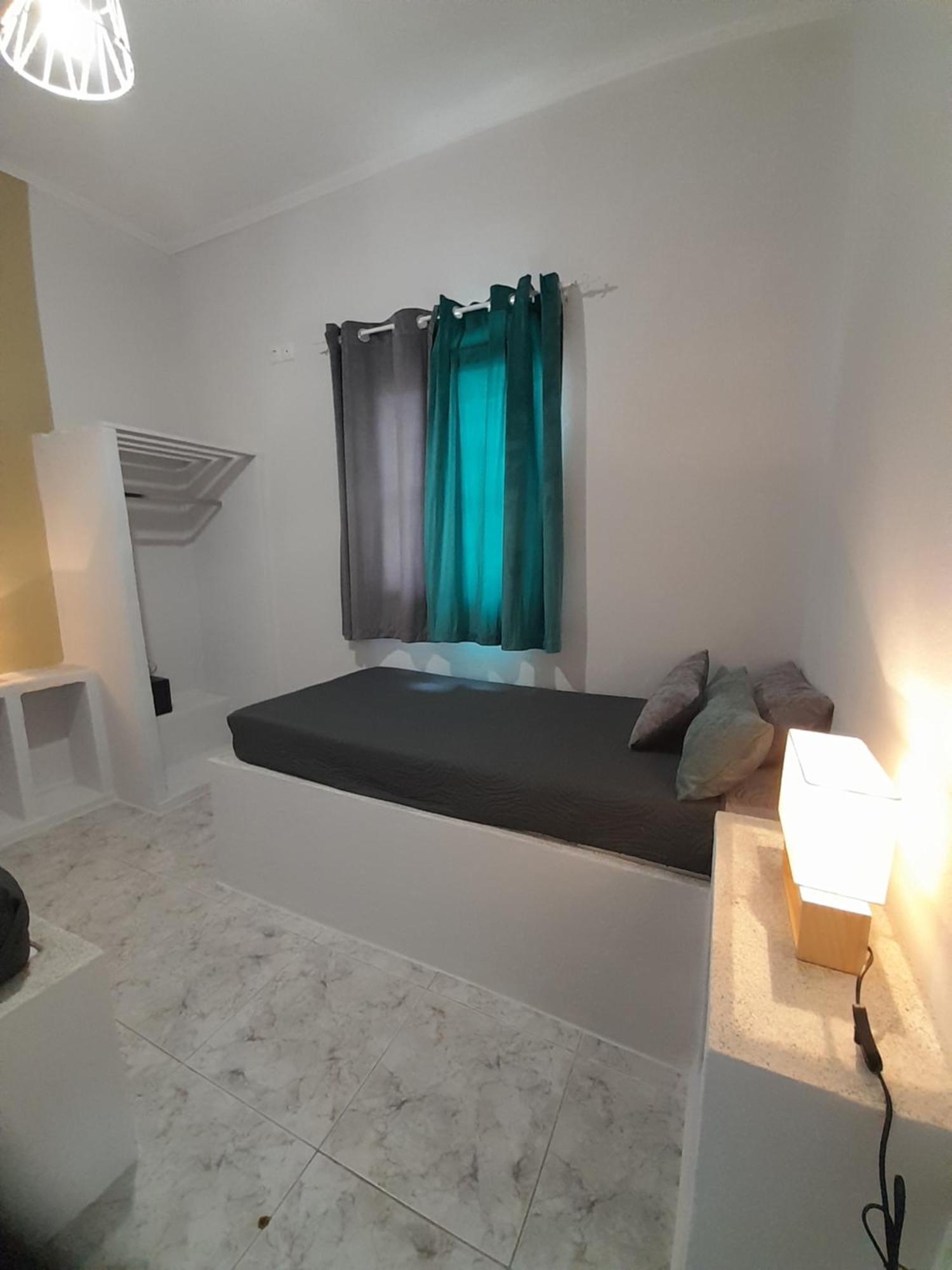 Overhill Apartments Adamas Екстер'єр фото